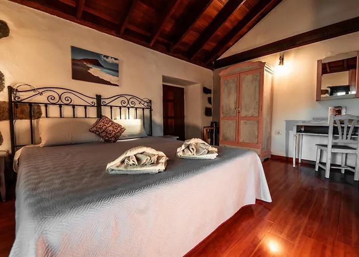 Rural La Correa Del Almendro & Bubble Experience - Adults Only בית כפרי