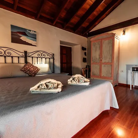 Rural La Correa Del Almendro & Bubble Experience - Adults Only Country house